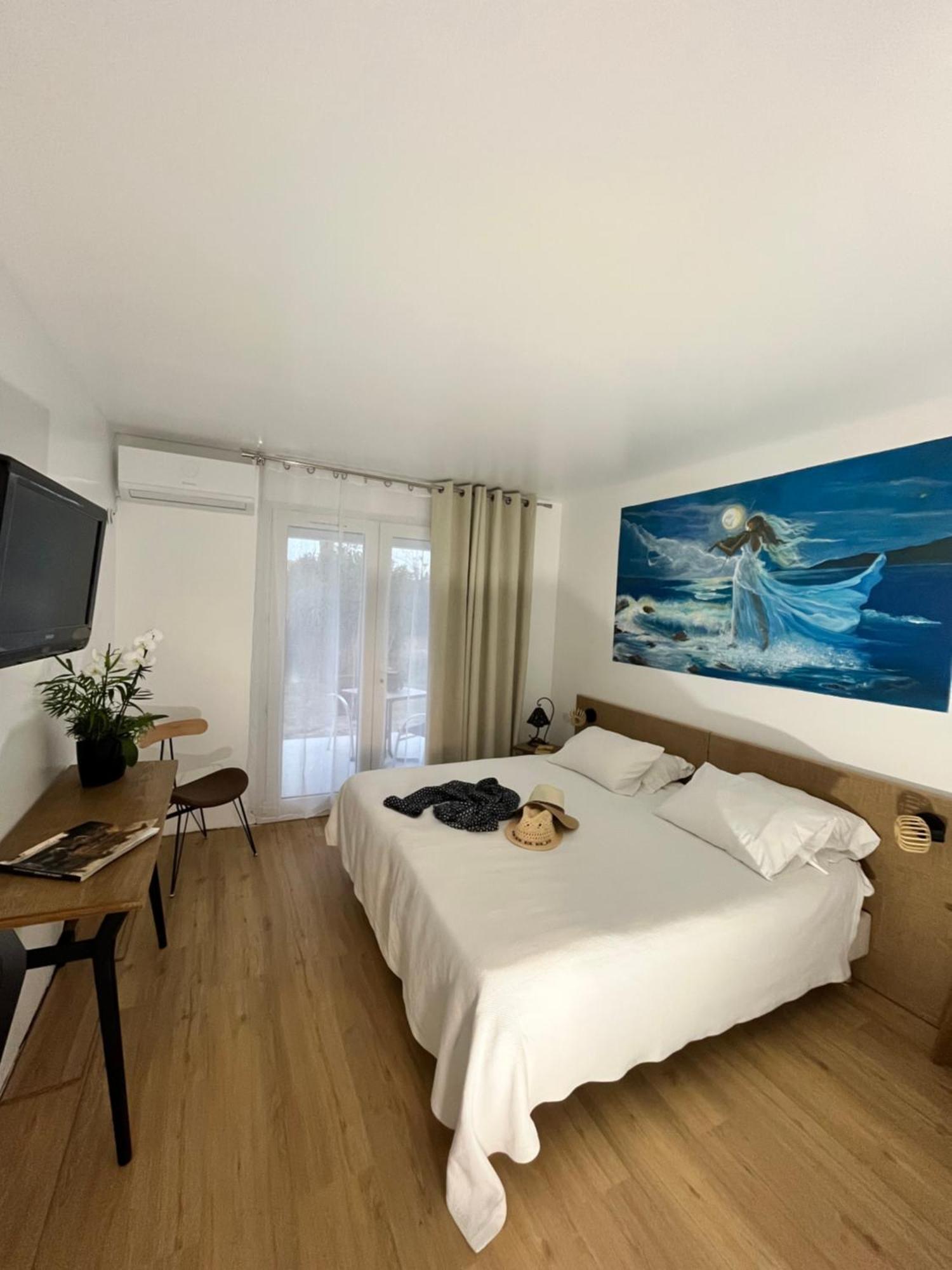 Artemia Aigues-Mortes - Hotel Avec Piscine ภายนอก รูปภาพ