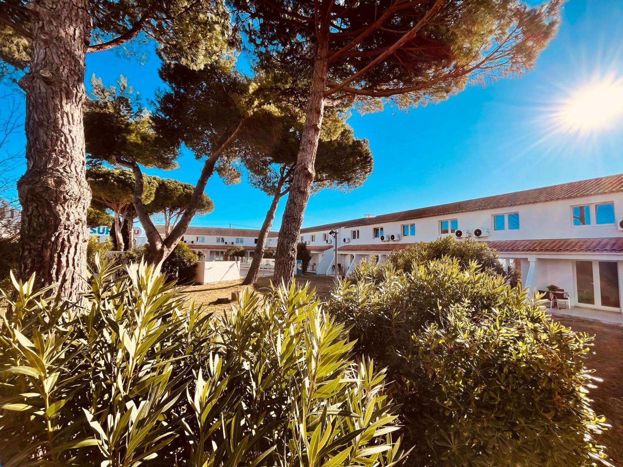 Artemia Aigues-Mortes - Hotel Avec Piscine ภายนอก รูปภาพ