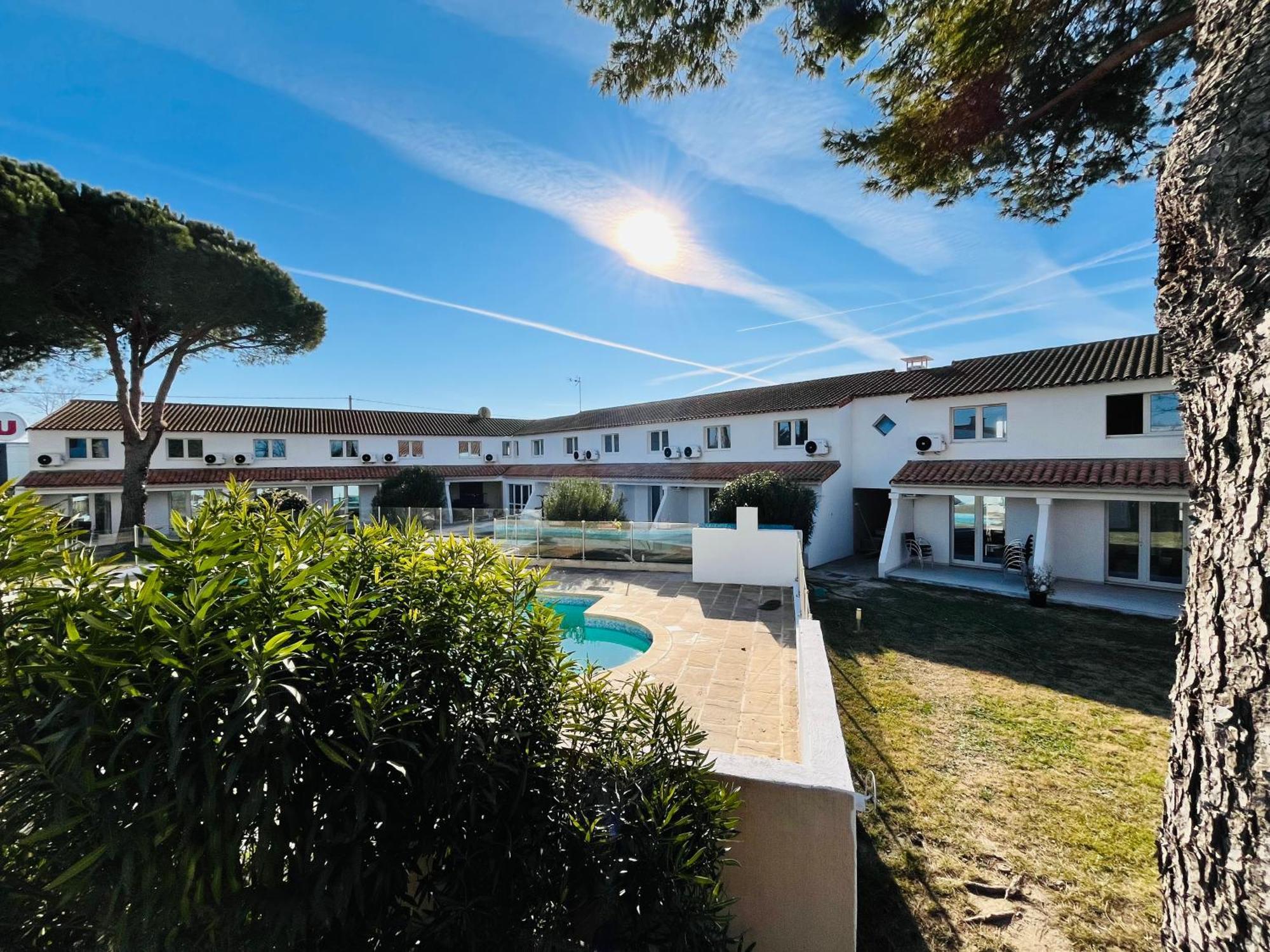 Artemia Aigues-Mortes - Hotel Avec Piscine ภายนอก รูปภาพ