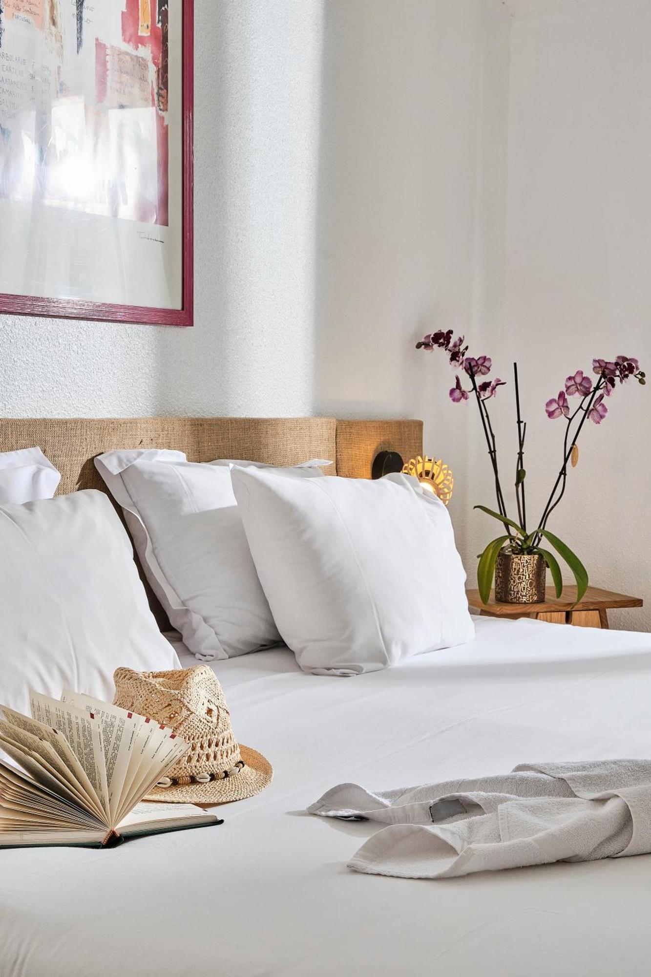 Artemia Aigues-Mortes - Hotel Avec Piscine ภายนอก รูปภาพ