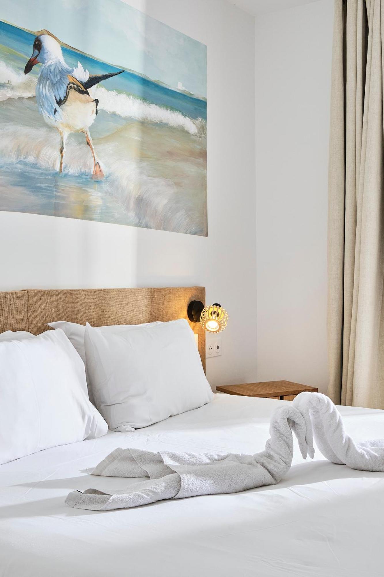 Artemia Aigues-Mortes - Hotel Avec Piscine ภายนอก รูปภาพ