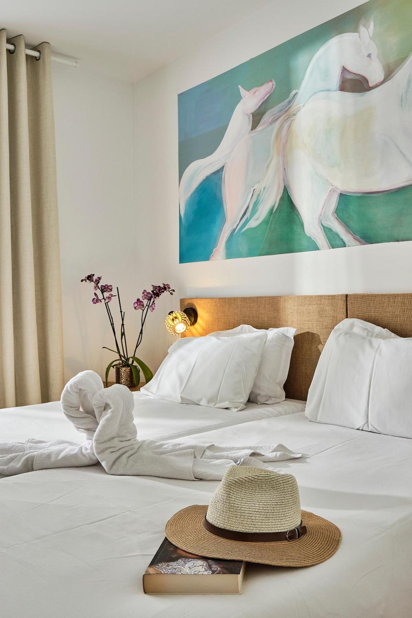 Artemia Aigues-Mortes - Hotel Avec Piscine ภายนอก รูปภาพ