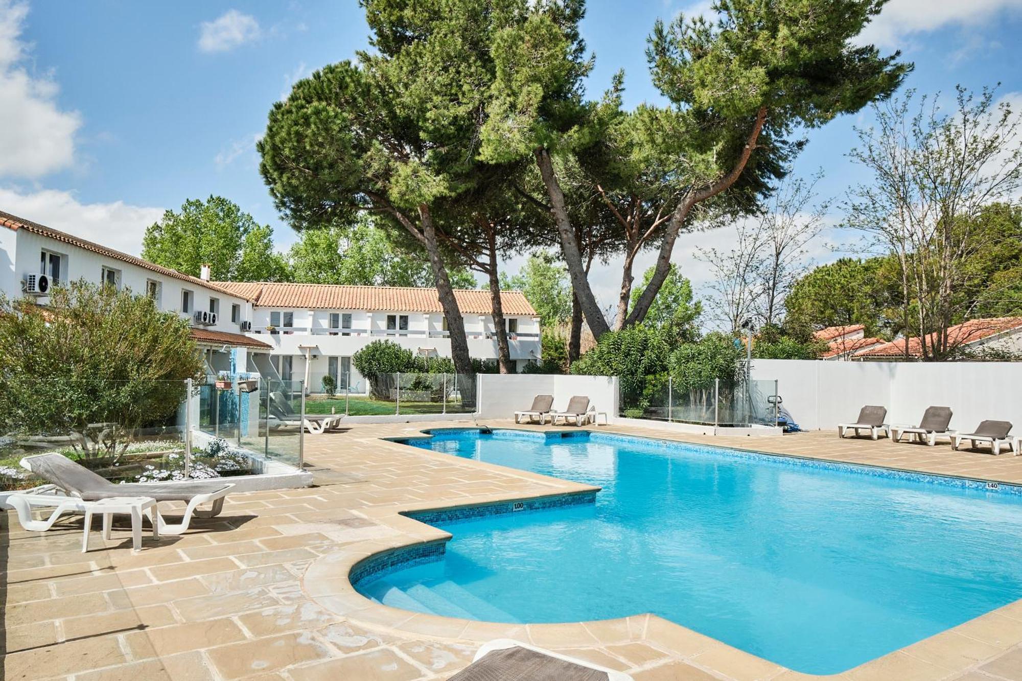 Artemia Aigues-Mortes - Hotel Avec Piscine ภายนอก รูปภาพ