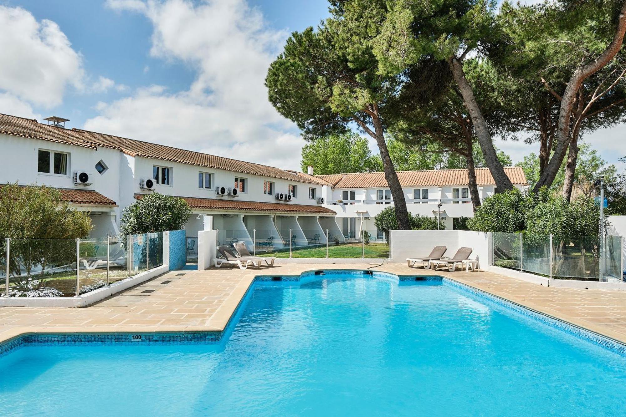 Artemia Aigues-Mortes - Hotel Avec Piscine ภายนอก รูปภาพ