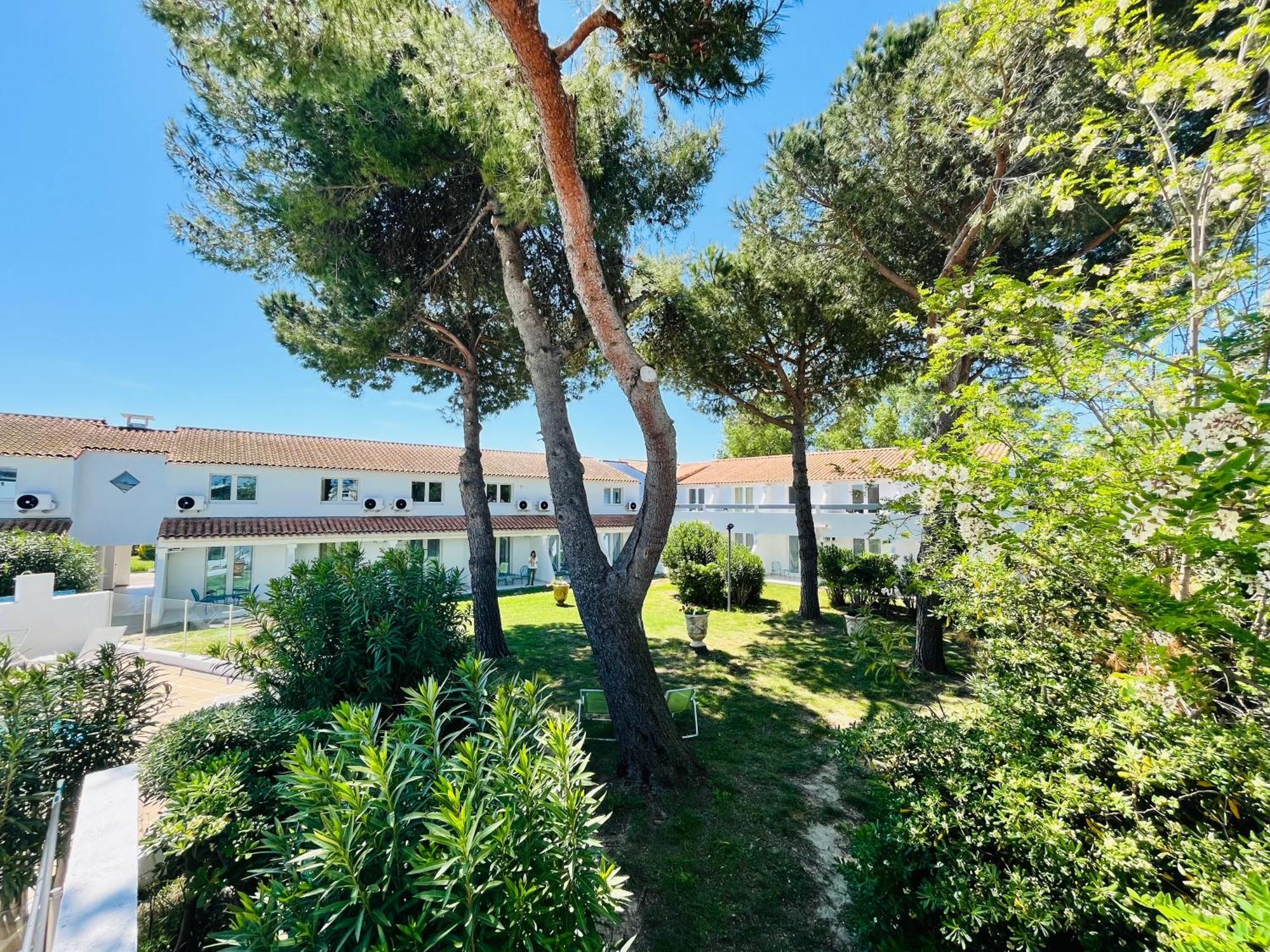 Artemia Aigues-Mortes - Hotel Avec Piscine ภายนอก รูปภาพ
