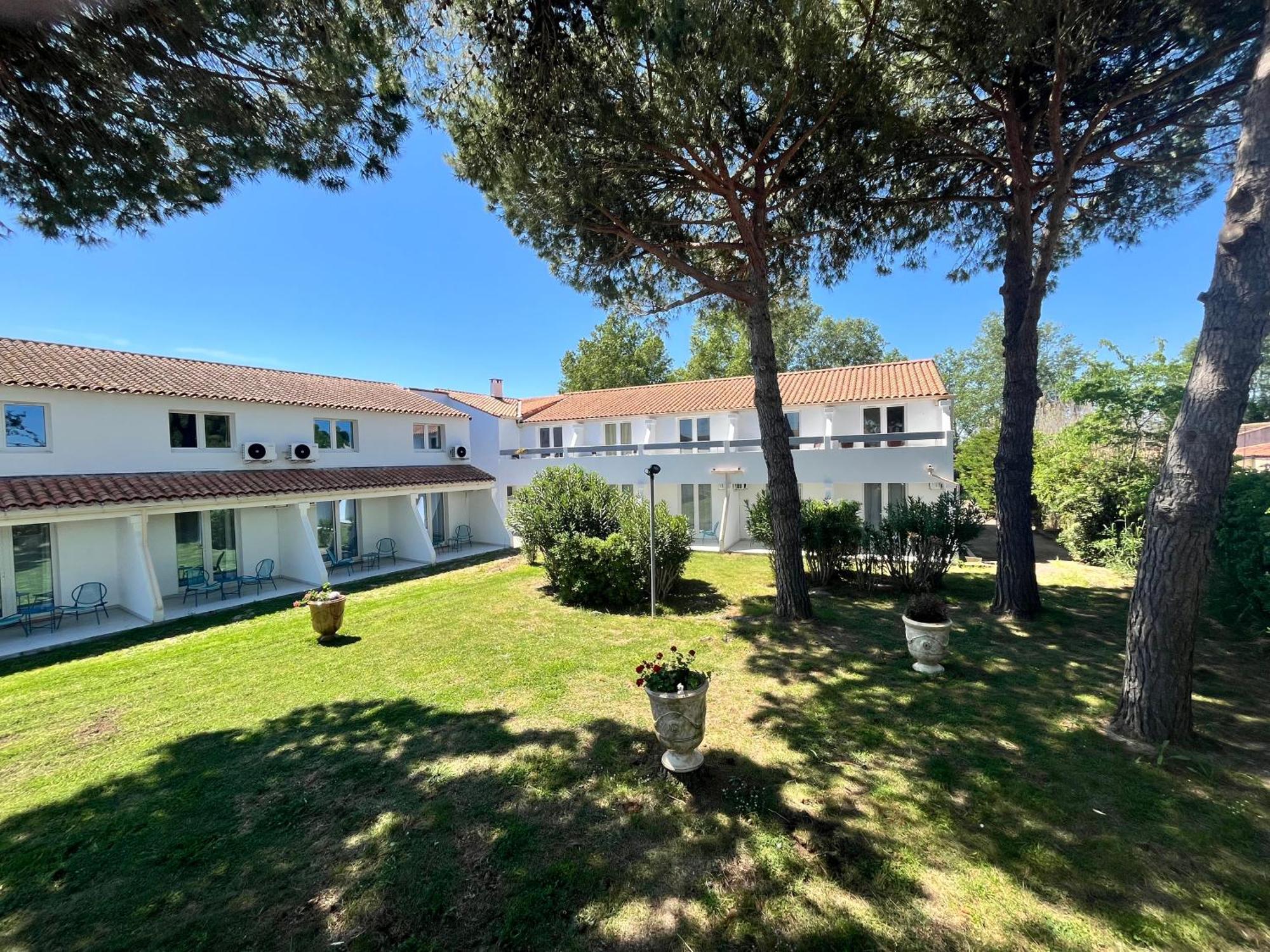 Artemia Aigues-Mortes - Hotel Avec Piscine ภายนอก รูปภาพ