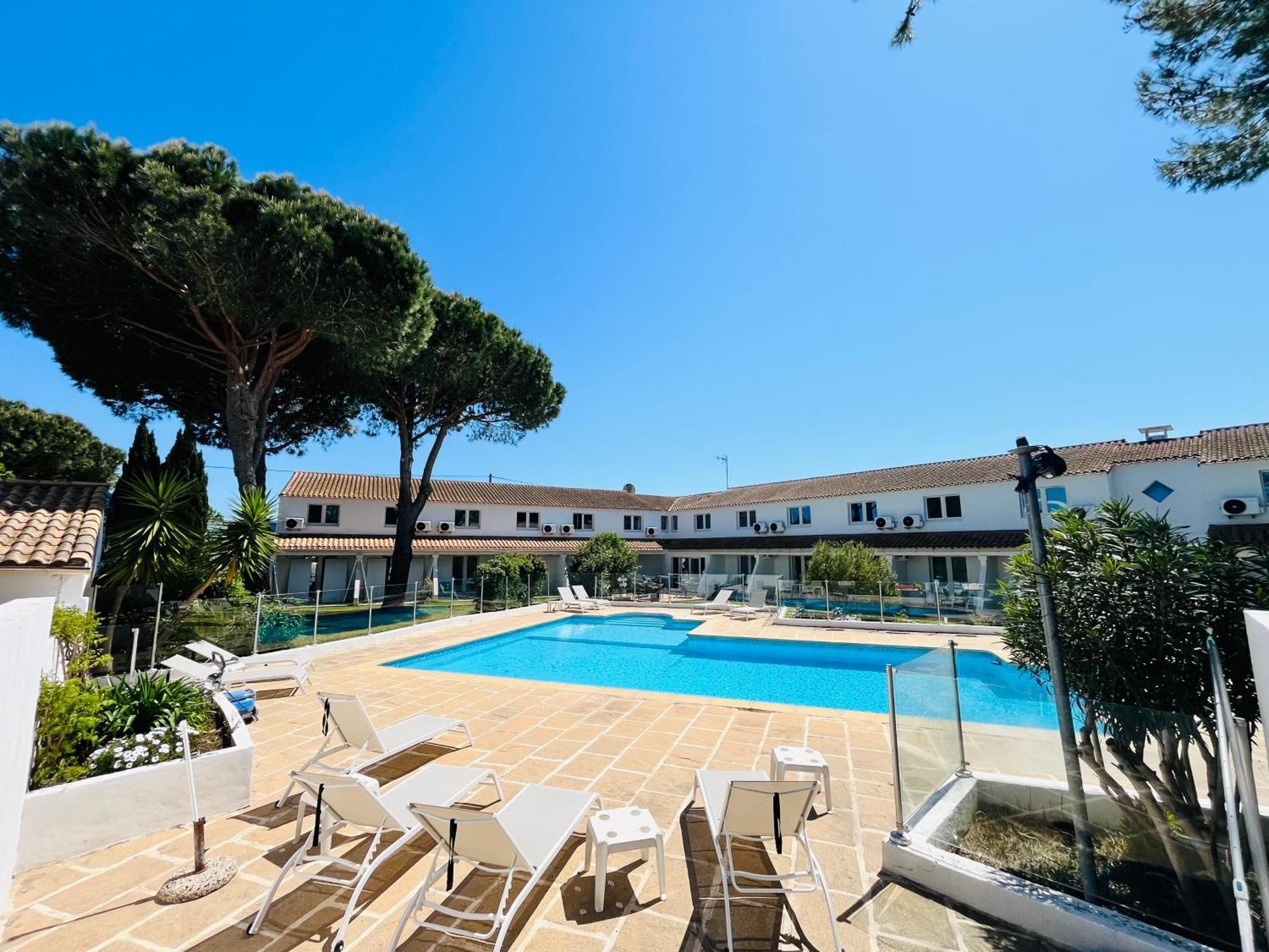 Artemia Aigues-Mortes - Hotel Avec Piscine ภายนอก รูปภาพ