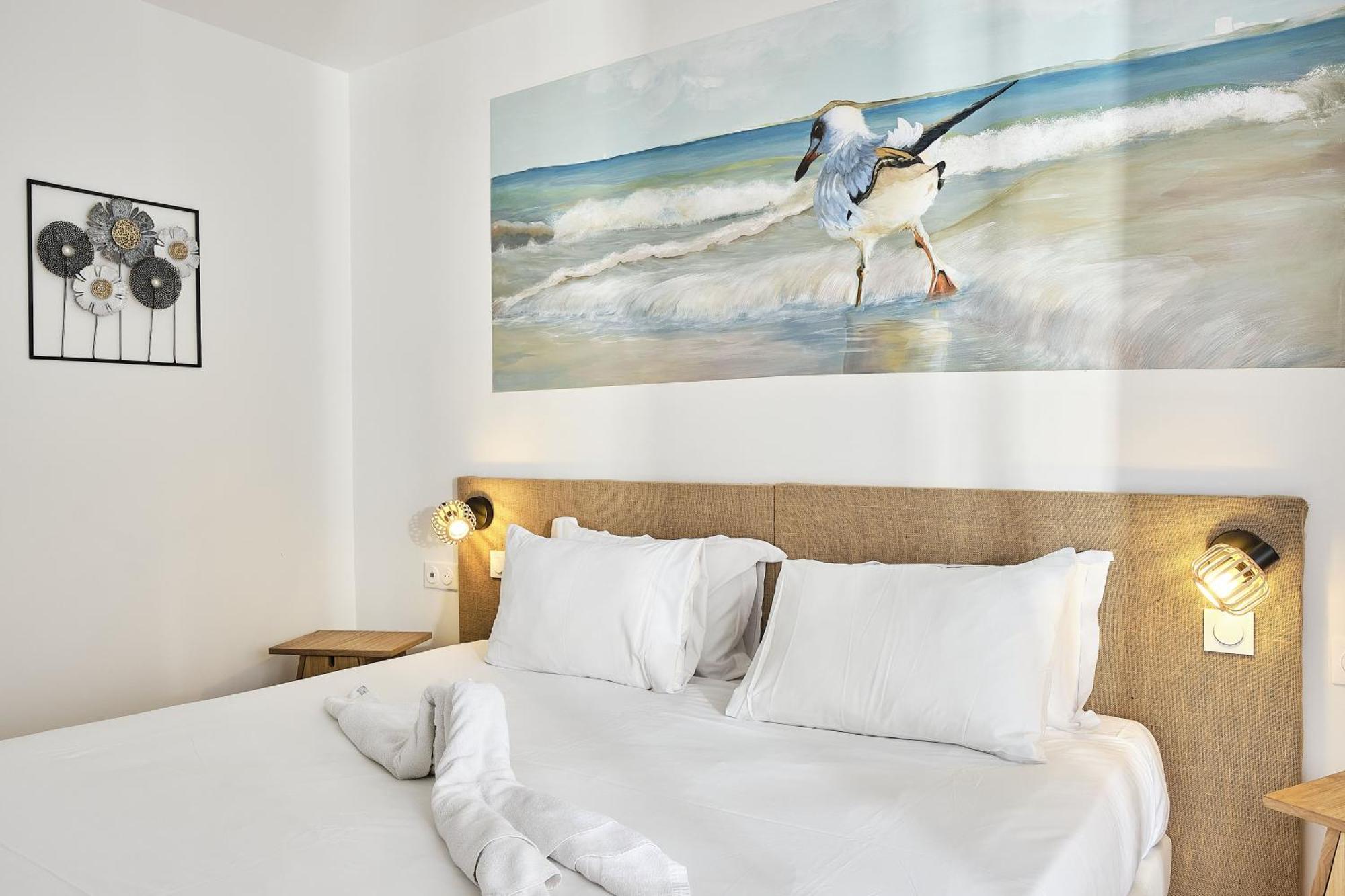 Artemia Aigues-Mortes - Hotel Avec Piscine ภายนอก รูปภาพ