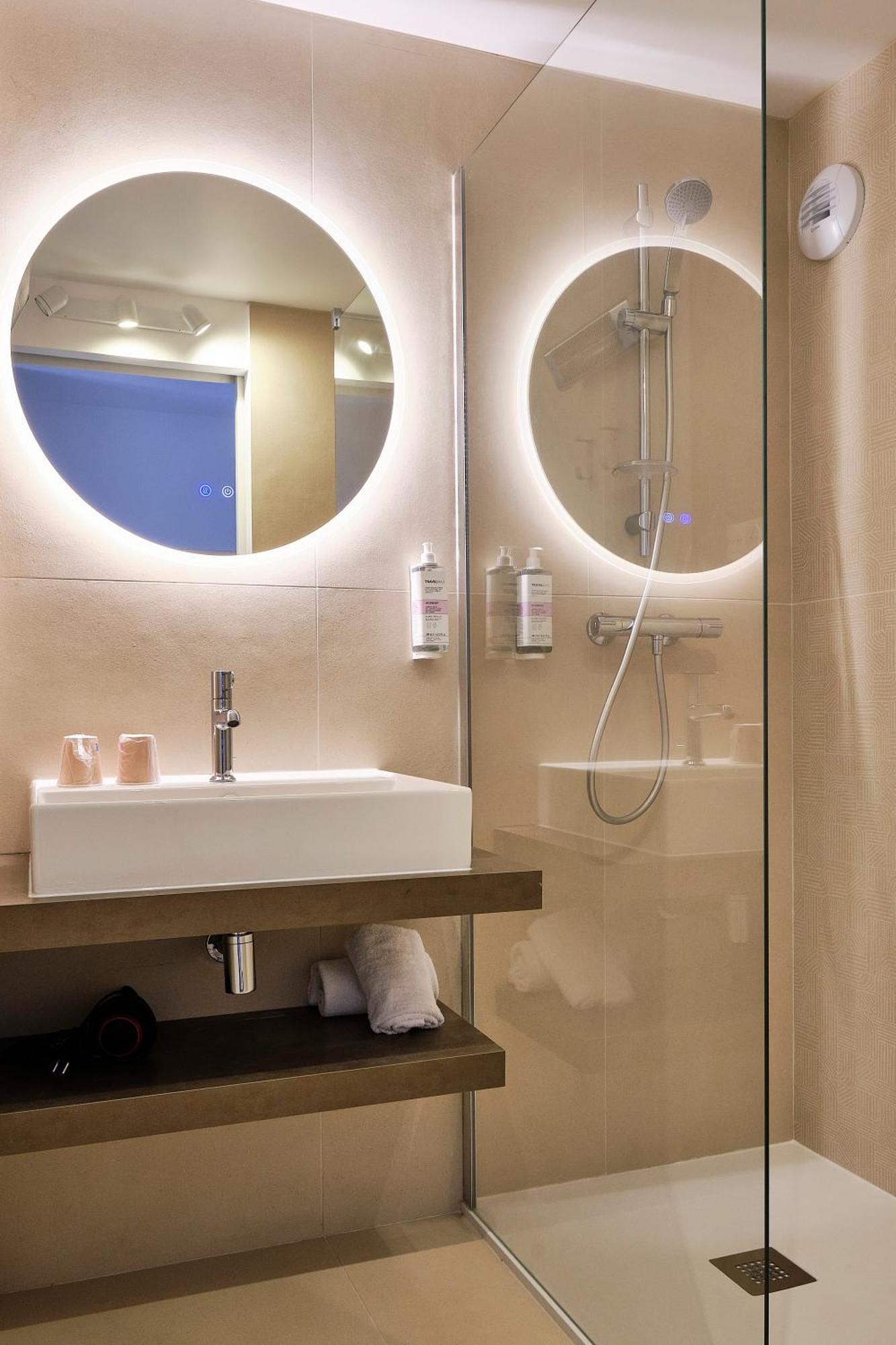 Artemia Aigues-Mortes - Hotel Avec Piscine ภายนอก รูปภาพ