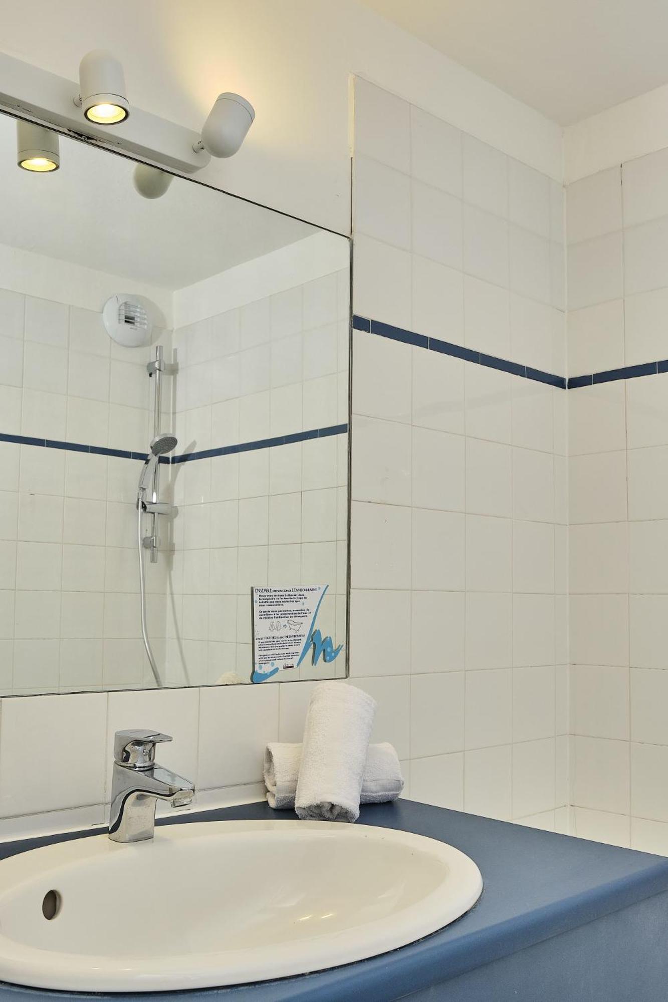 Artemia Aigues-Mortes - Hotel Avec Piscine ภายนอก รูปภาพ