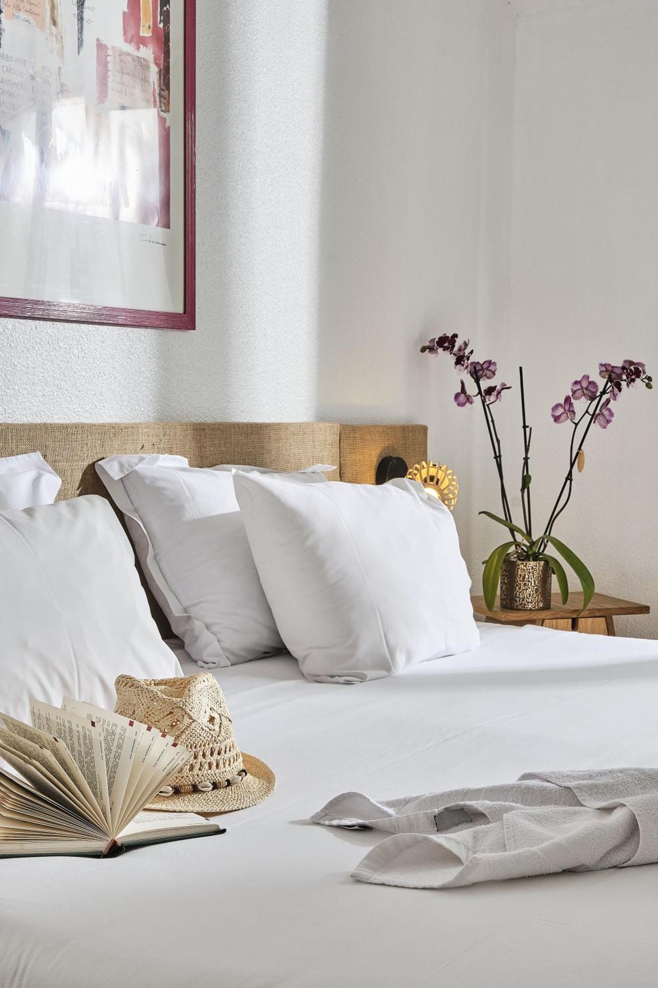 Artemia Aigues-Mortes - Hotel Avec Piscine ภายนอก รูปภาพ