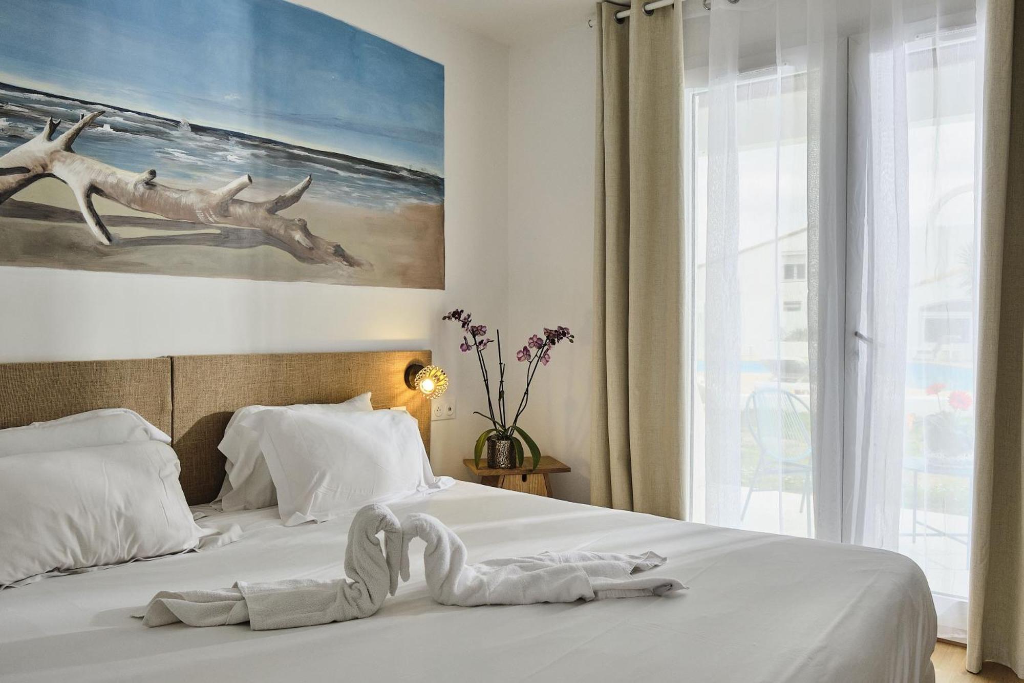 Artemia Aigues-Mortes - Hotel Avec Piscine ภายนอก รูปภาพ