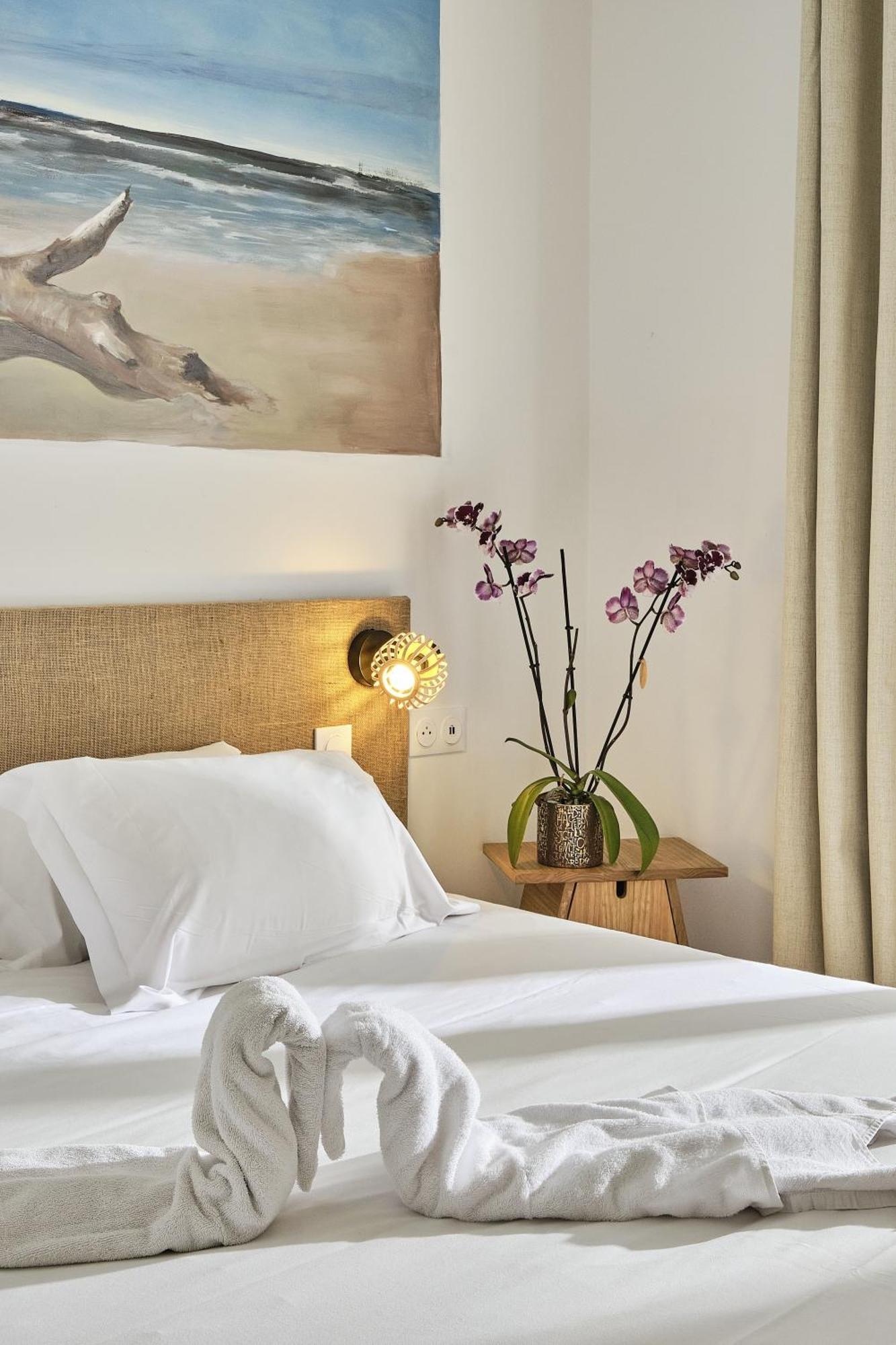 Artemia Aigues-Mortes - Hotel Avec Piscine ภายนอก รูปภาพ
