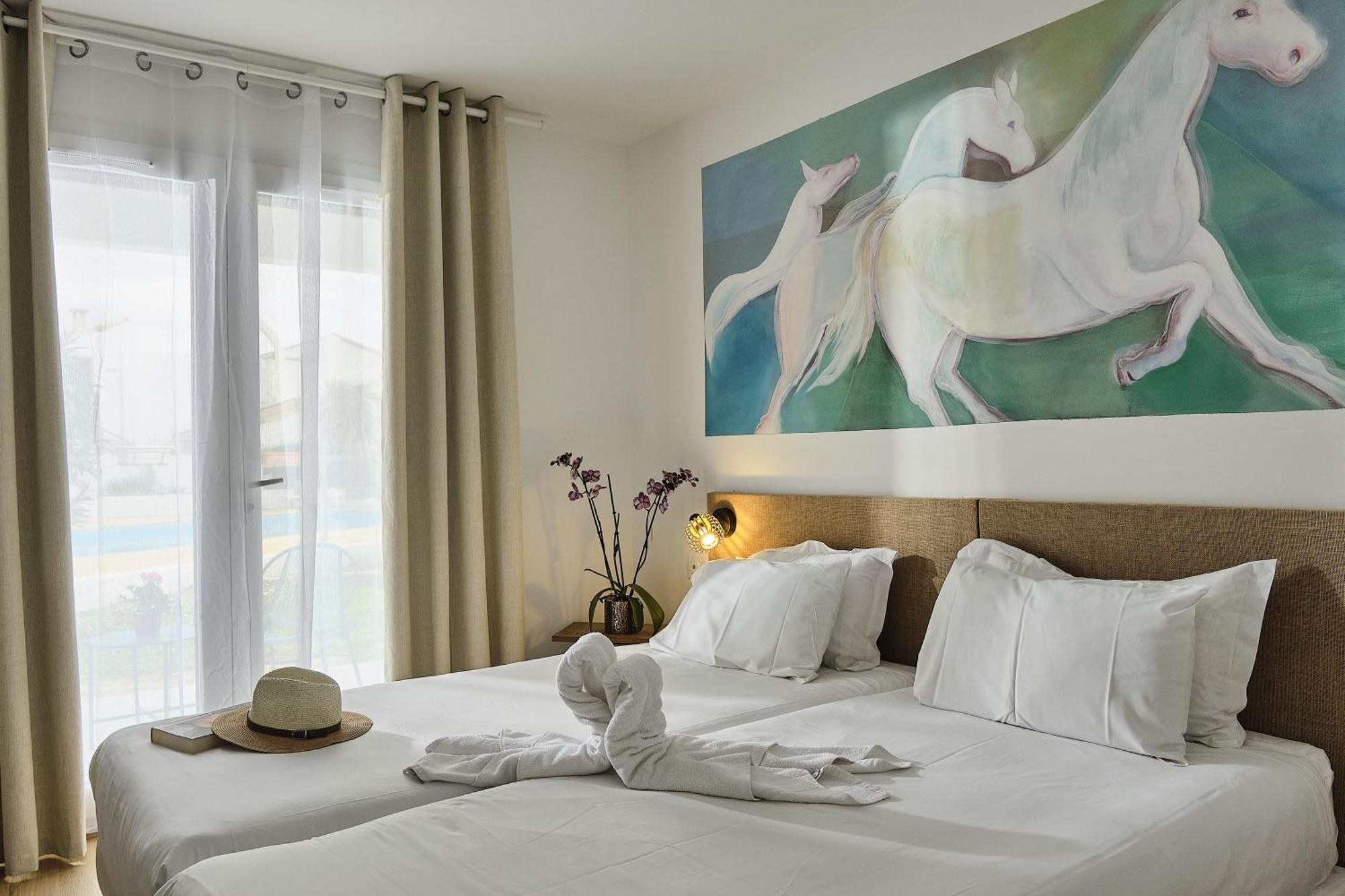 Artemia Aigues-Mortes - Hotel Avec Piscine ภายนอก รูปภาพ