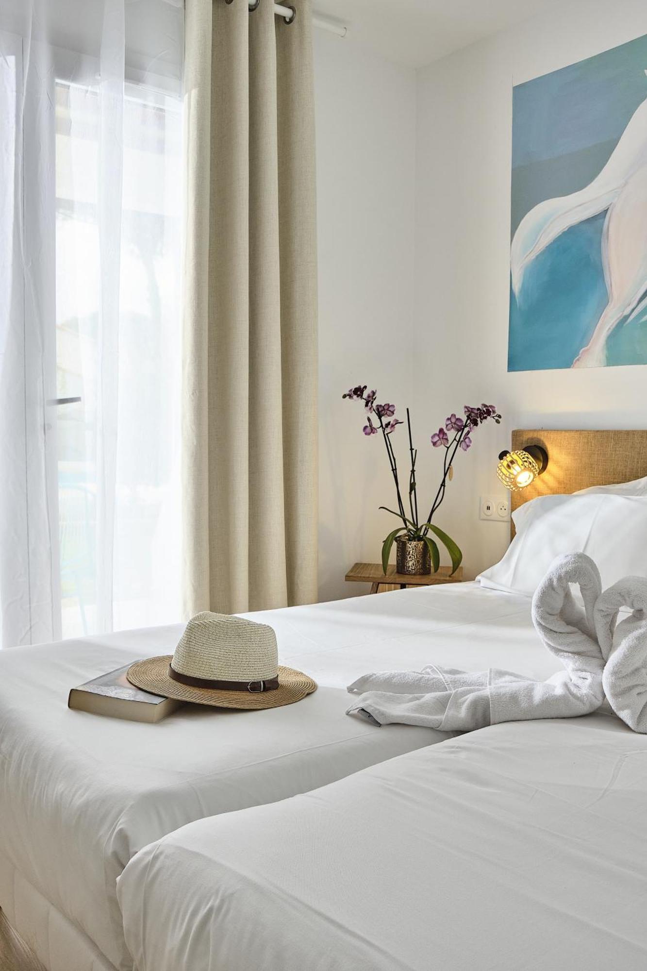 Artemia Aigues-Mortes - Hotel Avec Piscine ภายนอก รูปภาพ