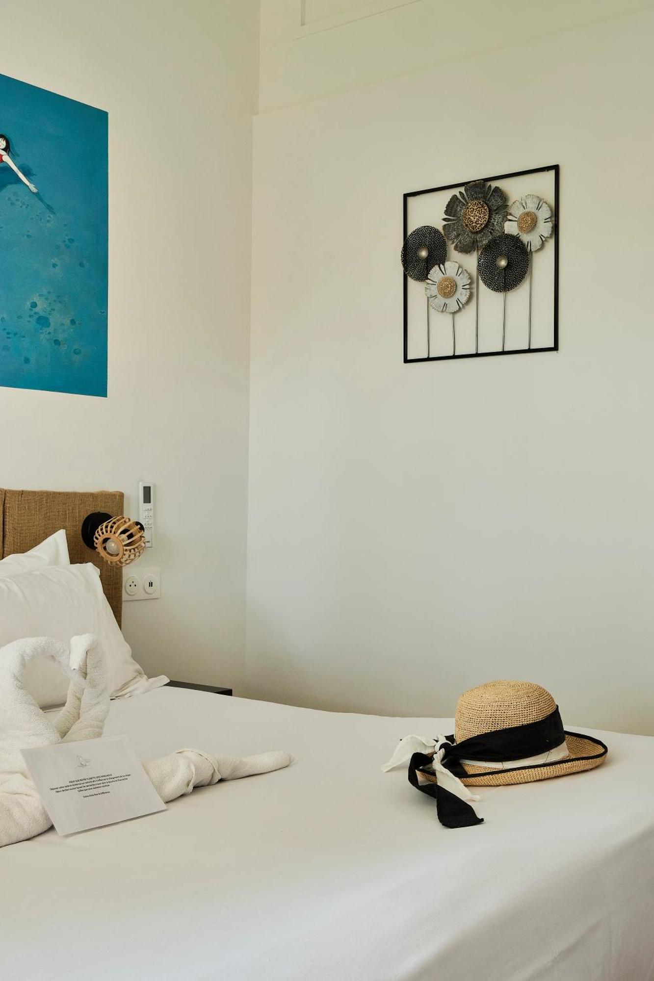 Artemia Aigues-Mortes - Hotel Avec Piscine ภายนอก รูปภาพ