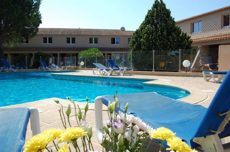 Artemia Aigues-Mortes - Hotel Avec Piscine ภายนอก รูปภาพ