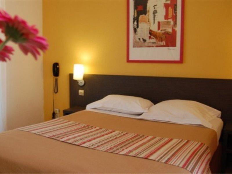 Artemia Aigues-Mortes - Hotel Avec Piscine ภายนอก รูปภาพ