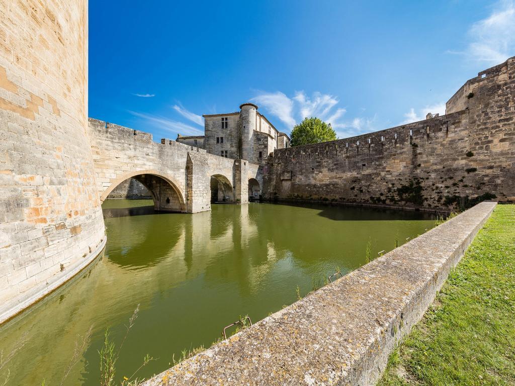 Artemia Aigues-Mortes - Hotel Avec Piscine ภายนอก รูปภาพ