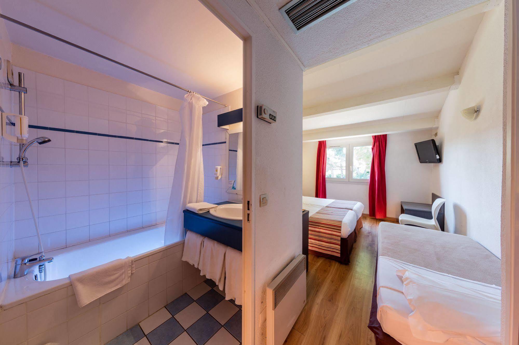 Artemia Aigues-Mortes - Hotel Avec Piscine ภายนอก รูปภาพ